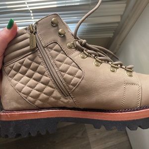 Blondo waterproof beige boots (size 8.5)